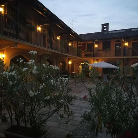 La Gaggianese Aparthotel Rosate